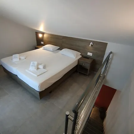 Aegean Blue & Λεπτοκαρυά